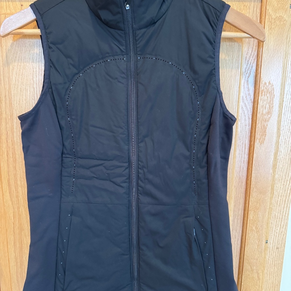 Black Quilted Lululemon Run for Cold Vest in Size 6 EUC